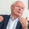 Oskar Lafontaine in seinem Büro im Landtag des Saarlands. 