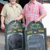Reinhold Günther (rechts) fand so einiges , was er dem Wirt Ottmar Pelz (links) für das Waldfest der Eigenheimer in Schraudenbach abkaufen konnte. Reinhold Günther (rechts) fand so einiges , was er dem Wirt Ottmar Pelz (links) für das Waldfest der Eigenheimer in Schraudenbach abkaufen konnte.