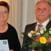 Im Januar wurde die Grafenrheinfelder Bürgermeisterin Sabine Lutz noch von ihrem Stellvertreter Gerhard Riegler für 40 Jahre in der Gemeindeverwaltung geehrt. Im Mai trat sie aus gesundheitlichen Gründen von ihrem Amt zurück. Im Gemeinderat gab es nun eine Erklärung, in der deutliche Kritik an Lutz' Erklärung über die Gründe ihres Rücktritts geübt wird.