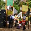 Schöne Aussichten am Deutschhof: An der Nußbergstraße wurde der neue Spielplatz eingeweiht, vom OB und den Kindern des Kiga Gut Deutschhof.