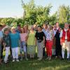 Diese Gartenfreunde öffnen am Sonntag zwischen 10 und 17 Uhr ihre Gartentüren. Sei sind eingerahmt vom Kreisvorsitzenden Frank Baur (links) und (von rechts) Landrat Florian Töpper, Bürgermeisterin Birgit Göbhardt und der Ortsvorsitzenden Elisabeth Pfrang.