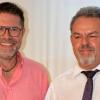 Bürgermeister-Stellvertreter Hermann Schuch (rechts) hieß Jürgen Bertlein im Stadtrat  willkommen.