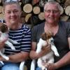 Stolz präsentieren die Burgsinner Kooikerhondjes-Züchter Sabine und Matthias Vogel die kleinen Welpen "Aria" und "Aaron" aus ihrem ersten Wurf. Stolz präsentieren die Burgsinner Kooikerhondjes-Züchter Sabine und Matthias Vogel die kleinen Welpen "Aria" und "Aaron" aus ihrem ersten Wurf.