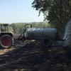Aus großen Fässern wurden Tausende Liter Wasser in den brennenden Wald bei Prüßberg gepumpt.