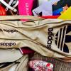 Endstation Müllcontainer: Nach 30 Jahren musste der Autor seine marode Tennisschlägertasche entsorgen. Endstation Müllcontainer: Nach 30 Jahren musste der Autor seine marode Tennisschlägertasche entsorgen.