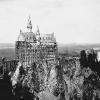 Als das Märchenschloss im Bau war: Ein Foto von Neuschwanstein aus der Zeit um das Jahr 1881, es fehlen noch der Viereckturm und die Kemenate.