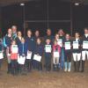 Die Teilnehmer von Reitkurs II: Antonia Baumann, Enna Falk, Antonia Helm, Jonas und Jule Hirt, Laetitia Knorr, Anne Konigorski, Kristina Lindner, Jasmin Meinl, Jenny Miles, Susanne Michel, Elias Pfeuffer, Fiona Roscoe, Emily Shelton, Emil Schiffer, Nele Weißenberger, Aaron und Kim Winter.