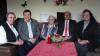 Zum 100. Geburtstag von Olivia Hofmann (Mitte) kamen viele Gratulanten. Unter ihnen: (von links) Ordensschwester Eberharda, der stellvertretende Landrat Josef Demar, dritter Bürgermeister Frank Vetter und Ordensschwester Meinrada.
