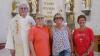 Die Geehrten Simone Barth (Zweite von links) und Ulrike Blatz (Zweite von rechts) zusammen mit Pfarrer Don Stefan und der Wallfahrtsleiterin Luise Baunach nach dem Abschlusssegen in Neubrunn.