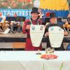 Anlässlich des Stadtfestes zum 100-jährigen Zusammenschluss der Gemeinden Zella und Mehlis unterzeichneten die Bürgermeister Richard Rossel und Erich Hegwein (Mitte) die Urkunden der Partnerschaft zwischen Marktbreit und Zella-Mehlis.