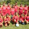 Die erst frisch gegründete Frauenmannschaft im Dorf Nueva Mercedes in Guatemala freut sich über einen Satz Fußballtrikots der Frauen des FC Gollhofen, den Eva-Maria Trabert (rechts) organisiert hat. 
