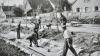 Noch bis 1967 trat der Dürrbach regelmäßig über die Ufer. Bürger und Gemeinde packten gemeinsam an, um den Bach in eine feste Betonrinne zu verlegen. Ältere Mitbürger erinnern sich noch an das Hochwasser. Noch bis 1967 trat der Dürrbach regelmäßig über die Ufer. Bürger und Gemeinde packten gemeinsam an, um den Bach in eine feste Betonrinne zu verlegen. Ältere Mitbürger erinnern sich noch an das Hochwasser.