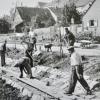 Noch bis 1967 trat der Dürrbach regelmäßig über die Ufer. Bürger und Gemeinde packten gemeinsam an, um den Bach in eine feste Betonrinne zu verlegen. Ältere Mitbürger erinnern sich noch an das Hochwasser. Noch bis 1967 trat der Dürrbach regelmäßig über die Ufer. Bürger und Gemeinde packten gemeinsam an, um den Bach in eine feste Betonrinne zu verlegen. Ältere Mitbürger erinnern sich noch an das Hochwasser.