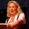 Es geht nicht nur ums Wischen, auch ums Blättern: Bayerns neue Sozialministerin Kerstin Schreyer will traditionelle und moderne Lebensweisen miteinander verbinden.