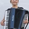 Aus Berlin angereist war Paula Sell, eine feinsinnige Vollblutakkordeonistin, die seit Jahren in unterschiedlichen Formationen und Projekten die Berliner Musikszene aufmischt und Konzerte in ganz Deutschland und Österreich gibt.
