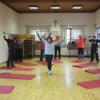 Anstrengend, aber auch gesund – die Übungseinheiten mit und ohne Fitnessband  oder Faszienrolle beim diesjährigen Gesundheitstag im Bastheimer Rathaus.