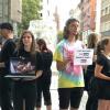 Ines Höfling aus Langenprozelten (Zweite von links) setzt sich für Tierrechte und gegen den Konsum von tierischen Produkten ein.