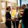 Bereits zum 14. Mal erhielt die Buchhandlung "Buch und Kunst im Klosterhof" das Gütesiegel. Im Bild (von links): Nadine Dötsch (Leitung Buch und Kunst im Klosterhof), Staatssekretärin Anna Stolz und Klaus Beckschulte (Börsenverein des Deutschen Buchhandles)