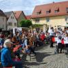 Die Feuerwehrkapelle Eibelstadt beschwingt den Markt. Die Feuerwehrkapelle Eibelstadt beschwingt den Markt.