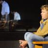 Eingeengt, eingezwängt in der Wohnung des Vaters und in traumatischer Erinnerung: Martin Liema als Sohn in "Kein Schiff wird kommen" in der Kammer des Mainfranken Theaters.