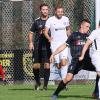 Mert Topuz hat seine zweite Rotsperre dieser Saison abgesessen. Auf den Innenverteidiger wartet in Eltersdorf ebenso viel Arbeit wie auf Danny Schlereth (zweiter von rechts).