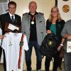 Mit Präsenten gratulierten dem Weltmeister Martin Härter (Mitte) die Schützenmeisterin Ursula Eisemann (von links), Bezirksschützenmeister Mathias Dörrie, Elvira Hartmann vom Schützenverein und Bürgermeister Michael Hey. Mit Präsenten gratulierten dem Weltmeister Martin Härter (Mitte) die Schützenmeisterin Ursula Eisemann (von links), Bezirksschützenmeister Mathias Dörrie, Elvira Hartmann vom Schützenverein und Bürgermeister Michael Hey.