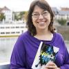 Die Autorin June Perry alias Marion Meister hat über KI einen Jugendthriller geschrieben: LifeHack – Dein Leben gehört mir, erschienen im Arena Verlag. Die Autorin June Perry alias Marion Meister hat über KI einen Jugendthriller geschrieben: LifeHack – Dein Leben gehört mir, erschienen im Arena Verlag.