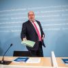 Peter Altmaier (CDU), Bundeswirtschaftsminister, bei der Pressekonferenz im Wirtschaftsministerium. Anlass ist die Vorstellung einer Strategie zur Förderung und Entlastung mittelständischer Unternehmen.