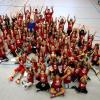 Riesenspaß hatten die Partensteiner Handball-Kids mit Weltmeister Dominik Klein (hinten, blaues Shirt).