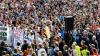 Nach Veranstalterangaben rund 8000, laut Polizei 5000 Menschen beteiligten sich am globalen Klimastreik am 20. September in der Würzburger Innenstadt - darunter auch eine Gruppe von "Extinction Rebellion" (vorne links).