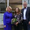 Zur Eröffnung stießen (von links) Landrätin Tamara Bischof, Edith Otter und Oberbürgermeister Siegfried Müller auf die neuen Geschäftsräume an.