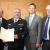 Im Bild (von links): Unterfrankens Regierungspräsident Dr. Eugen Ehmann, Kreisbrandinspektor Reinhold Achatz, Landrat Florian Töpper und Dittelbrunns Bürgermeister Willi Warmuth.