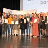 Beim Festakt in der Grafenrheinfelder Kulturhalle würdigten IHK-Präsident Klaus D. Mapara (Vierter von links) und der stellvertretende IHK-Hauptgeschäftsführer Jürgen Bode (rechts) die 30 Prüfungsbesten aus dem Würzburger Raum.