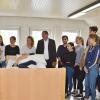 Bei den praktischen Übungen ging es unter anderem um das rückenschonende betten eines Kranken. Unser Bild zeigt die Lehrgangsteilnehmer mit (hinten Mitte von links): Caroline Hartmann, Marion Dücker und stellvertretendem Kreisgeschäftsführer Heiko Stäblein. Bei den praktischen Übungen ging es unter anderem um das rückenschonende betten eines Kranken. Unser Bild zeigt die Lehrgangsteilnehmer mit (hinten Mitte von links): Caroline Hartmann, Marion Dücker und stellvertretendem Kreisgeschäftsführer Heiko Stäblein.