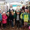 Kinder des Kindergartens „Rechts des Mains“ zu Gast in der Buchhandlung.