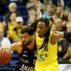 Der letzte Pokal-Erfolg für den Hauptstadt-Klub datiert aus dem Jahr 2016. Im Bild blockt Berlins Robert Lowery (rechts) im Pokal-Viertelfinale Joshiko Saibou von den – damals noch – s. Oliver Baskets. Der letzte Pokal-Erfolg für den Hauptstadt-Klub datiert aus dem Jahr 2016. Im Bild blockt Berlins Robert Lowery (rechts) im Pokal-Viertelfinale Joshiko Saibou von den – damals noch – s. Oliver Baskets.