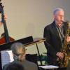 Diesmal mit einem ganz besonderen Gast. Saxofonist Scott Hamilton spielte mit (von links) Bassist Rudi Engel, Bernhard Pichl am Klavier und Drummer Michael Keul.