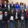 Die Verantwortlichen und Geehrten der beendeten Flurbereinigung Hüttenheim V.