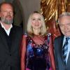 Pfarrer Karl Feser (links) bedankte sich bei der ehemaligen Gewinnerin des "Grand Prix der Volksmusik", Astrid Harzbecker, und Ehemann Hans-Jürgen Schmidt für das Konzert in der Stadtpfarrkirche.