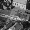 Auf diesem historischen Luftbild sind die ersten Bauabschnitte des Wernecker Gemeindekrankenhauses zu sehen: (von rechts) 1944 die Geburtsstation und daneben mit der vorgelagerten Terrasse das 1954 gebaute Kleinkinderheim. Auf diesem historischen Luftbild sind die ersten Bauabschnitte des Wernecker Gemeindekrankenhauses zu sehen: (von rechts) 1944 die Geburtsstation und daneben mit der vorgelagerten Terrasse das 1954 gebaute Kleinkinderheim.
