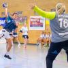 Bergtheims Anna Renner, Ronja Schwalbe und Lisa Seibert (im Bild) machten mit drei Treffern hintereinander den Sieg gegen Freising-Neufahrn (im Bild Torfrau Melanie Schild) perfekt.