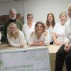 Sie brennen bereits darauf, endlich für ihre Kundschaft da sein zu dürfen: Das gut gelaunte Verkaufsteam mit Nicole Murche, Anja Hemmert, Kerstin Schmitt, Petra Pertzel und Mandy Holzheimer (ab 2. von links). Eingerahmt werden sie hier von den drei Geschäftsführern Karin Hahn und Rolf Mörchel (von links) und Renate Molzberger (rechts).