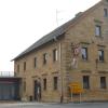 Ein markantes Gebäude im Ort: die Marktschänke in Markt Herrnsheim. Sie soll grundlegend saniert werden und bekommt neue Fenster, Böden und Toiletten. 