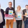Die Werner-von-Siemens-Realschule ist von Anfang an bei "come with (me)" dabei und feierte nun das zehnjährige Jubiläum. Darüber freuten sich (von links): Hauptgeschäftsführer des bayme vbm, Bertram Brossardt, der Ausbildungsleiter bei Siemens in Bad Neustadt, Helmut Hornung, Projektkoordinatorin vor Ort, Lehrerin Claudia Kraft, Schulleiter Thomas Schlereth und der Ministerialdirektor des Bayerischen Staatsministeriums für Unterricht und Kultus, Herbert Püls.
