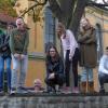 "Zeig deine Heimat" - die Konfirmanden - im Bild mit Stadtschreiber Markus Grimm - lassen bei den Sommerhäuser Literaturtagen Fotos sprechen.