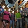 Nach dem Abschiedsgottesdienst bestiegen die Kommunionkinder zusammen mit Kirchenpfleger Michael Werner den Glockenturm und nutzten die Gelegenheit, ganz aus der Nähe die Glocken zu besichtigen. Nach dem Abschiedsgottesdienst bestiegen die Kommunionkinder zusammen mit Kirchenpfleger Michael Werner den Glockenturm und nutzten die Gelegenheit, ganz aus der Nähe die Glocken zu besichtigen.