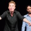 Der Maestro in Aktion: Der Impro-Spieler Stephen Kearin (links) gewann bei der Eröffnungsshow des  Würzburger Improtheaterfestivals vor Niggi Hegele (rechts).  