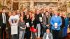 Gruppenbild mit Oberbürgermeister Christian Schuchardt (links), Kulturreferent Achim Könneke (Achter von rechts), den Laudatoren und den Trägern der Kulturmedaille der Stadt Würzburg: Achim Schollenberger (Dritter von links), Angelika Summa (Neunte von links), Rainer Binz (Neunter von rechts) und Peter Grethler (Dritter von rechts). 