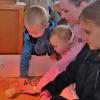 Interessant für Familien mit kleinen Kindern: der Schlupf von Küken im Brutapparat.