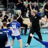 Riesenjubel über den ersten Eltmanner Sieg: Und mitten drin Trainer Marco Donat.